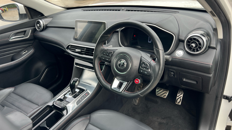 MG Hs 1.5 T-GDI Exclusive 5dr DCT Petrol Hatchback